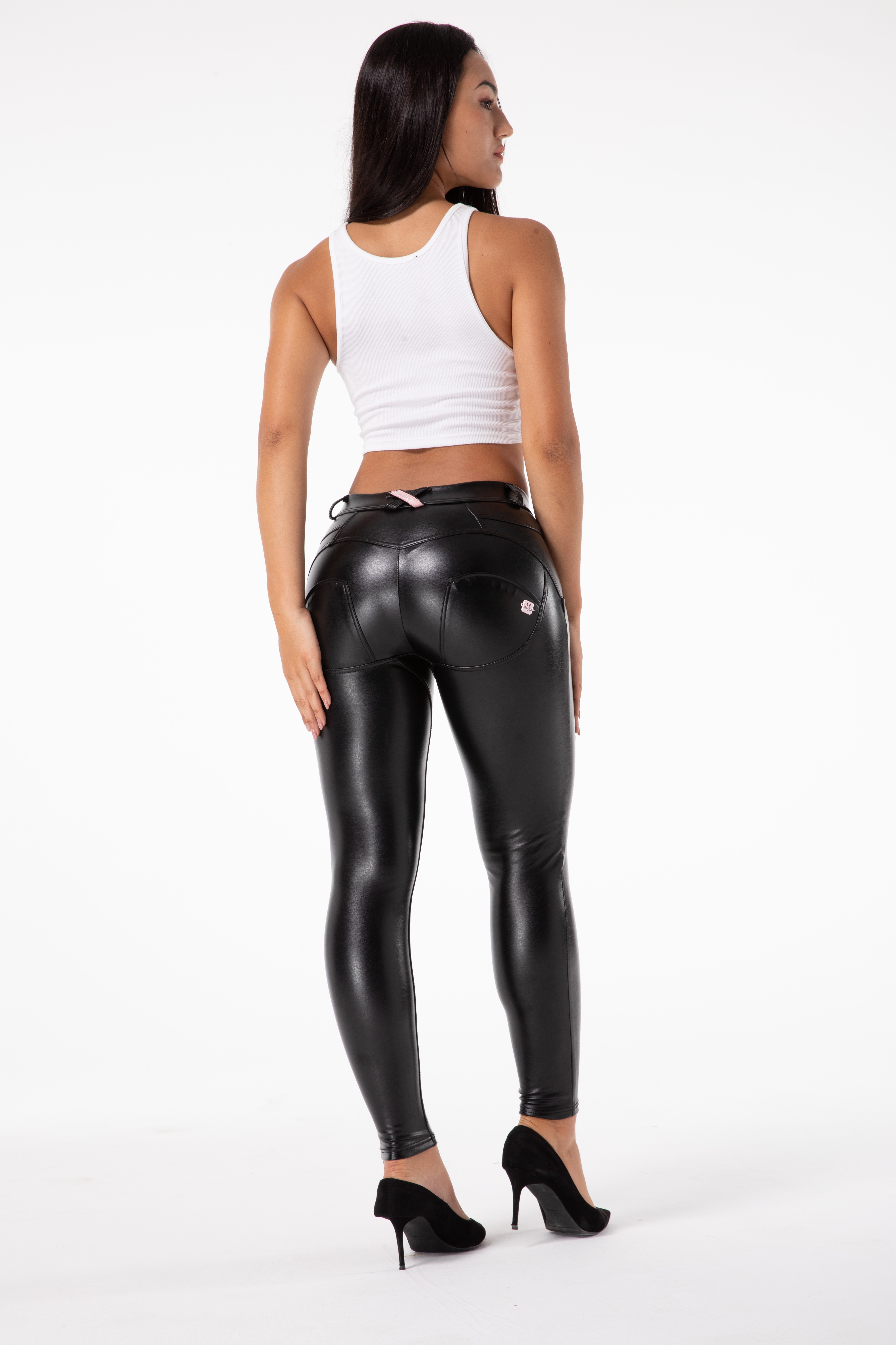 BEYONDARY Women's Leather Shaping Thermal Leggings with Butt Lift Effect – Slimming & Stylish