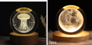Kleine nachtlamp met kristallen bol, sterrenhemel en planeten – massiefhouten lampvoet, zonnestelsel 6 cm, 2 stuks