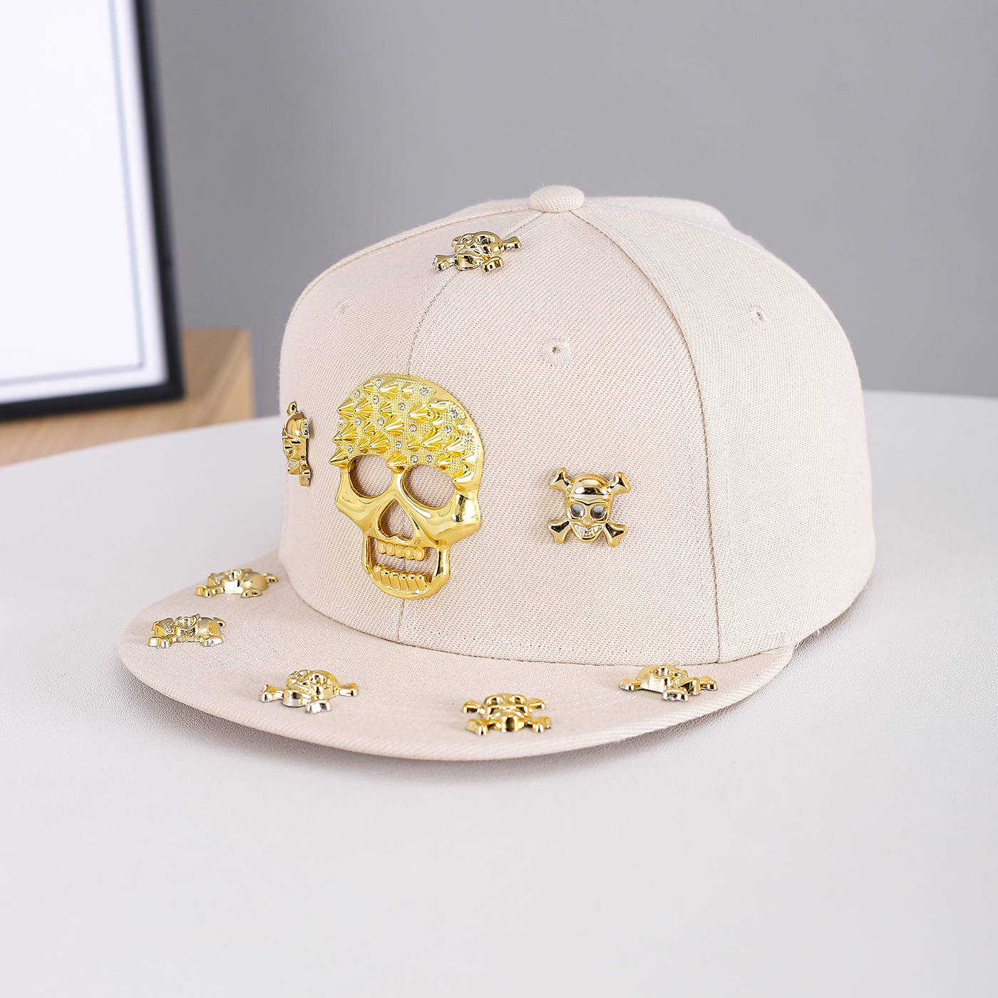 Men's And Women's Identical Skull Metal Rivet Versatile Punk Rock Style Flat-brim Baseball Cap Suitable For Music Festivals, Skateboarding And Daily Outings