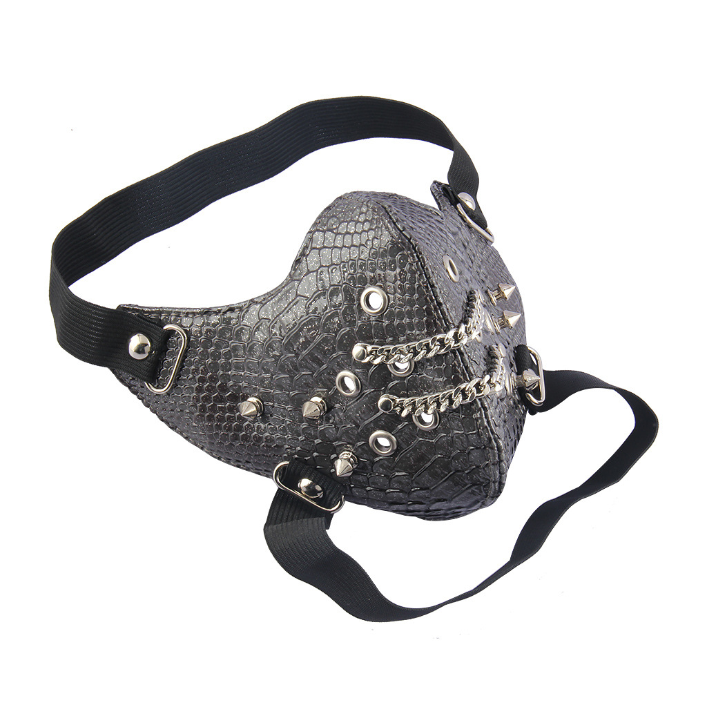 Модная маска для лица с ярким рисунком змеи