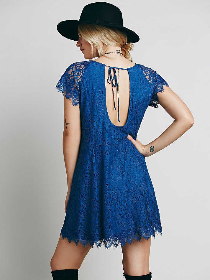 Flower Lace Slim-Fit Wide-Hem Eyelash Lace Dress