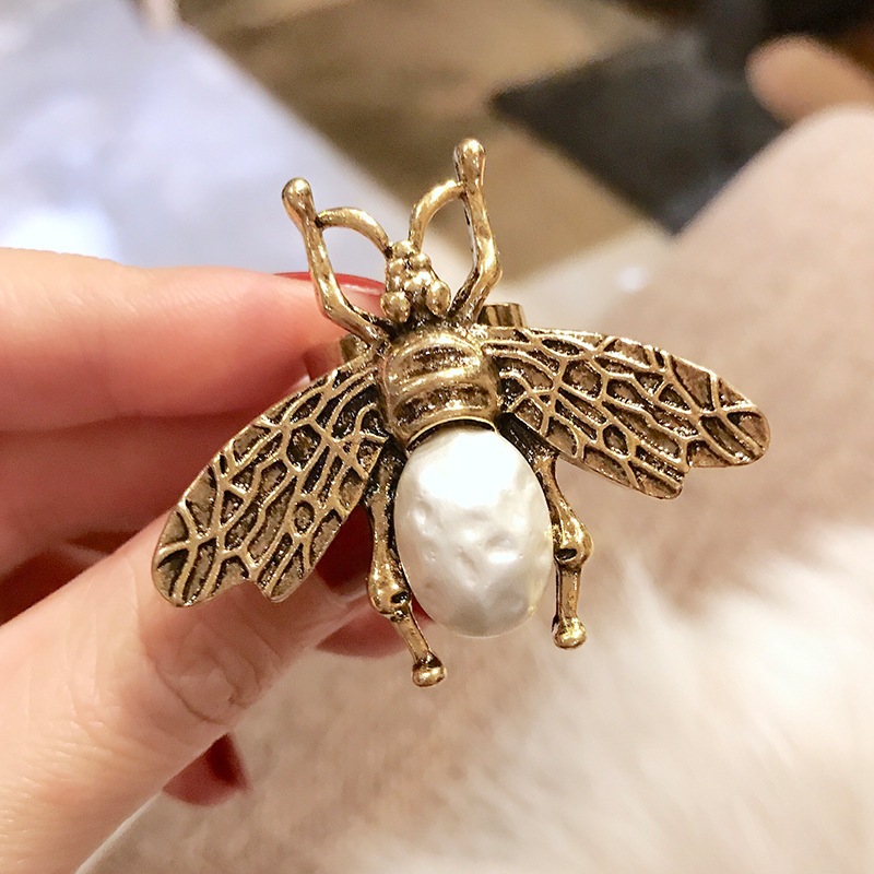 Exaggerated New Little Bee Ring Girl