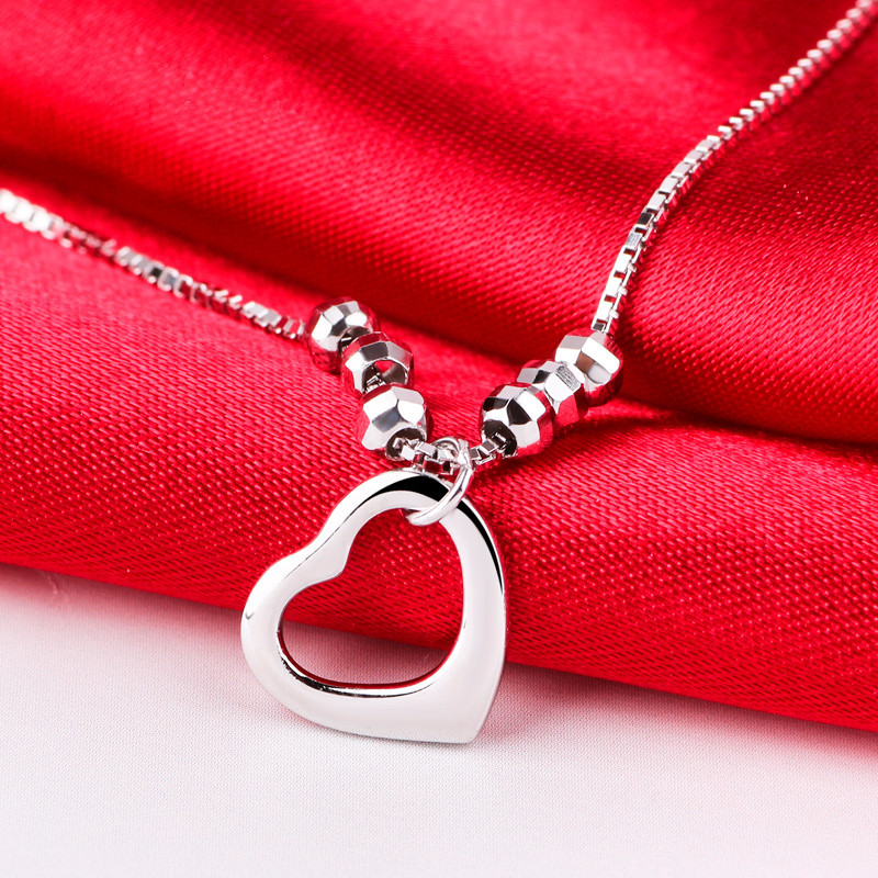 Exquisite Craftsmanship To Create A Heart-shaped Anklet