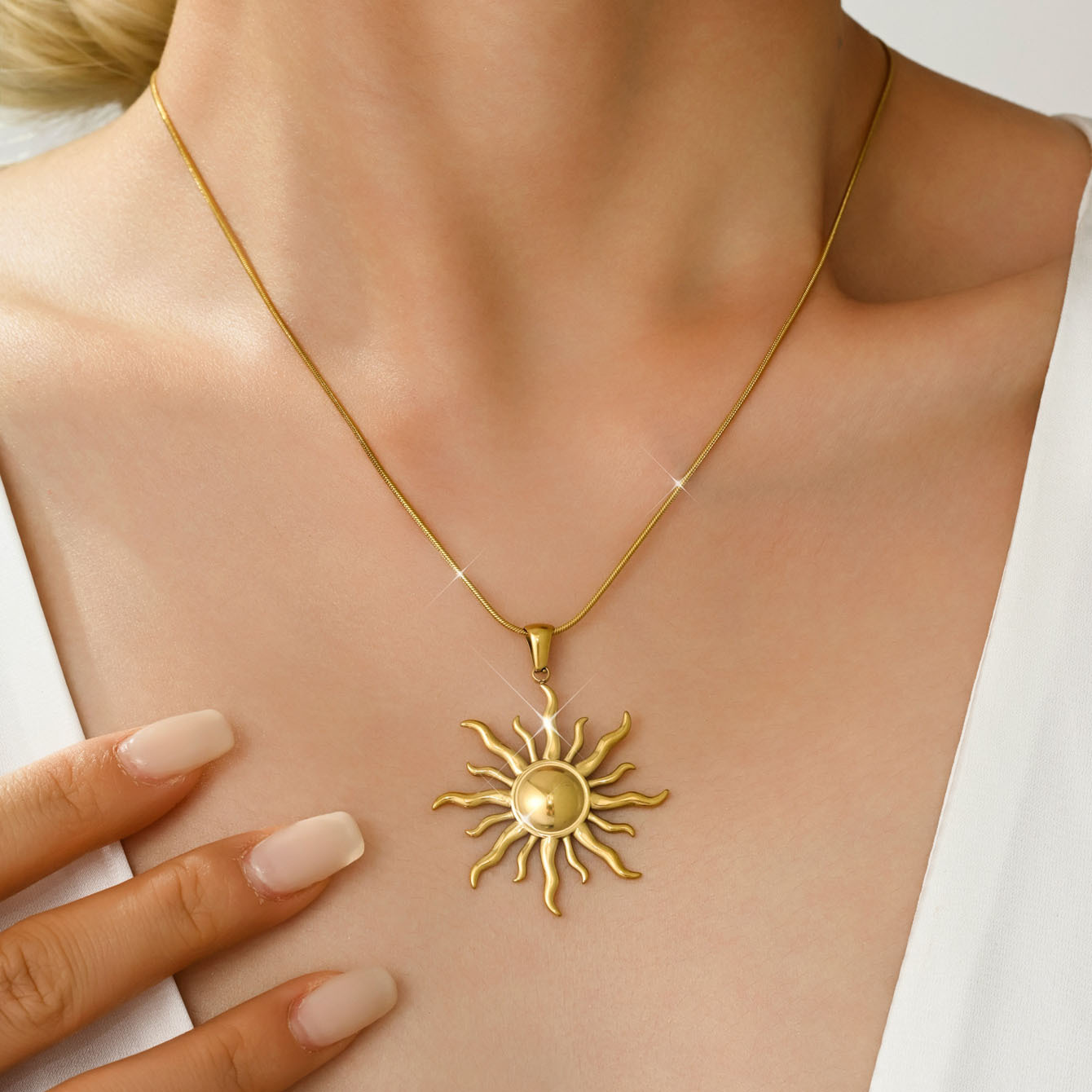 Stainless Steel Sun Pendant Necklace For Women Gold Tone Snake Chain Bohemian Vintage Sunburst Charm Statement Necklace Layering Daily Dropshipping Jewelry Gift
