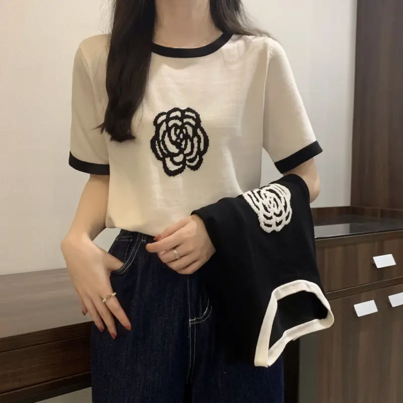 Women's White Small Flower Front Shoulder Knitted Short Sleeve T-shirt