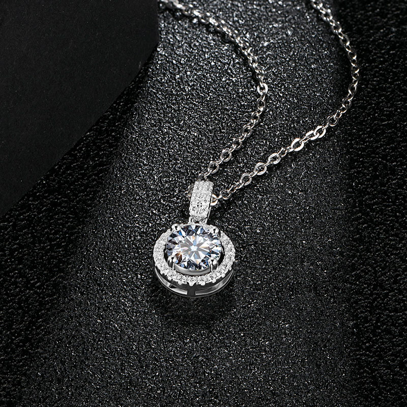 Mozanstone Pendant Bull Head One Carat