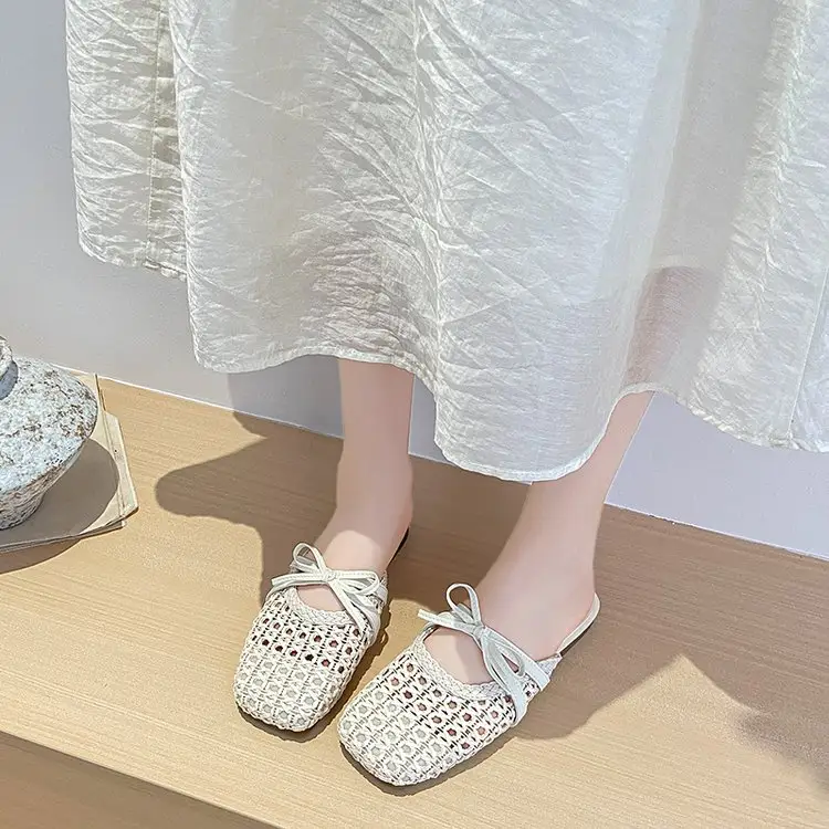 Women's French Style Flat Closed Toe Mules