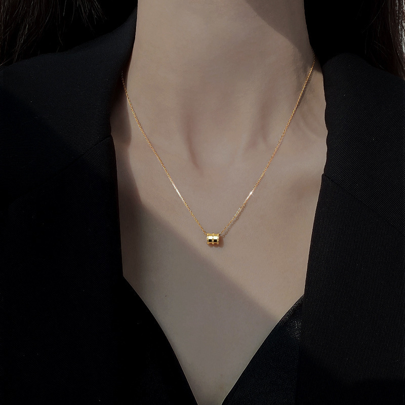 Thailand Hot Sale Titanium Steel Anti-fade Gold Waist Pendant Necklace, Summer Viral Light Luxury Clavicle Chain Jewelry For Women 4