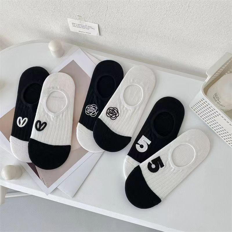 Women's Black & White No Show Socks With Rose & Letter Embroidery, Non-Slip Invisible Liner Socks, Low-Cut Ribbed Knit Socks For Sneakers