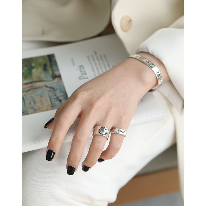 Title 6, INS Vintage Letter Ring Personalizacija