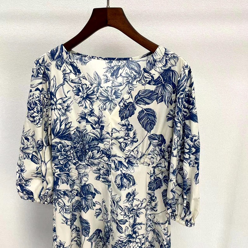 Title 7, V-neck Mid-sleeve Cotton Blue And White Porcela...