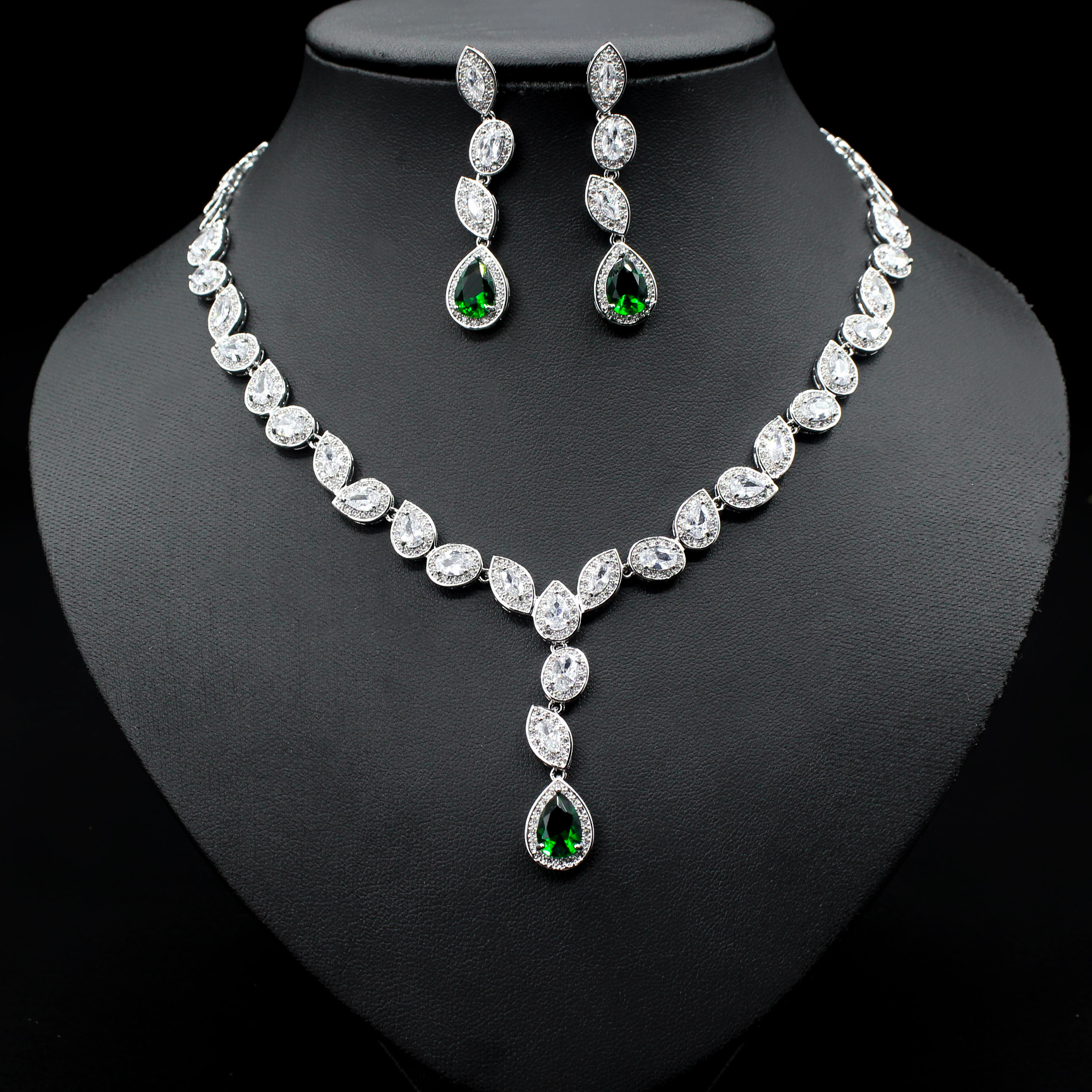 Colorful Zircon Necklace Earrings Clavicle Chain Female Noble Luxury Wedding Dress Three-piece Set — foto 5