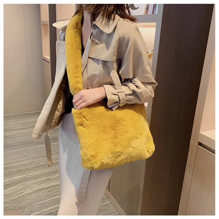 Title 3, Large capacity fashion plush female bag, stylis...