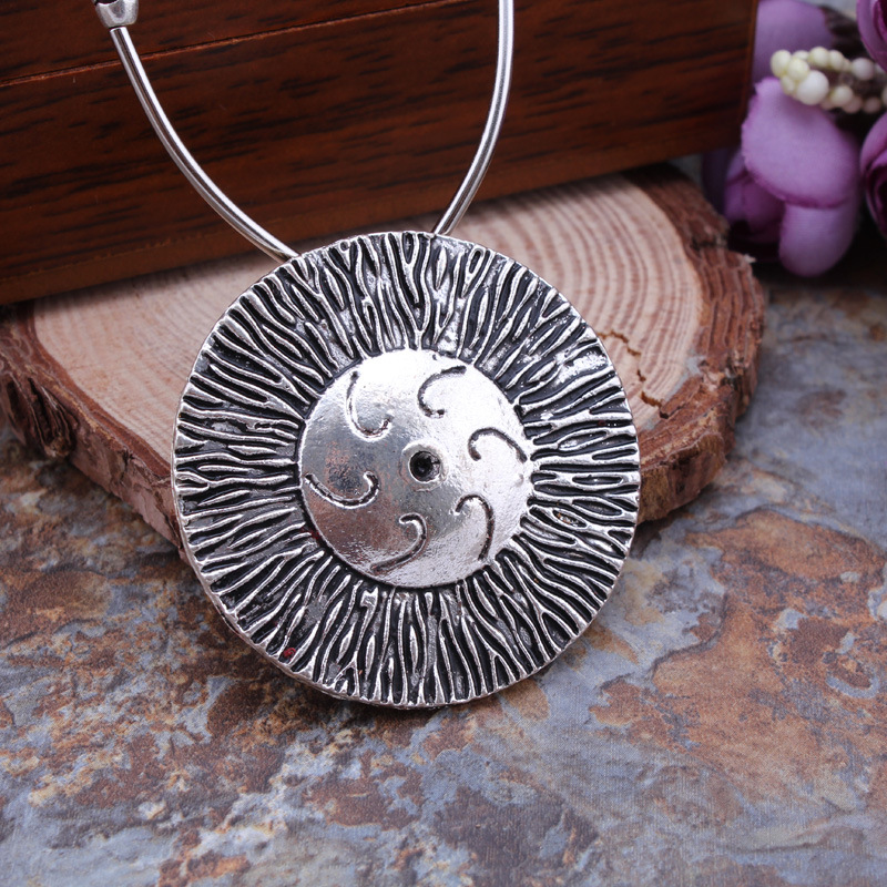 Ethnic Style Vintage Tibetan Silver Geometric Carved SUNFLOWER Pendant Necklace