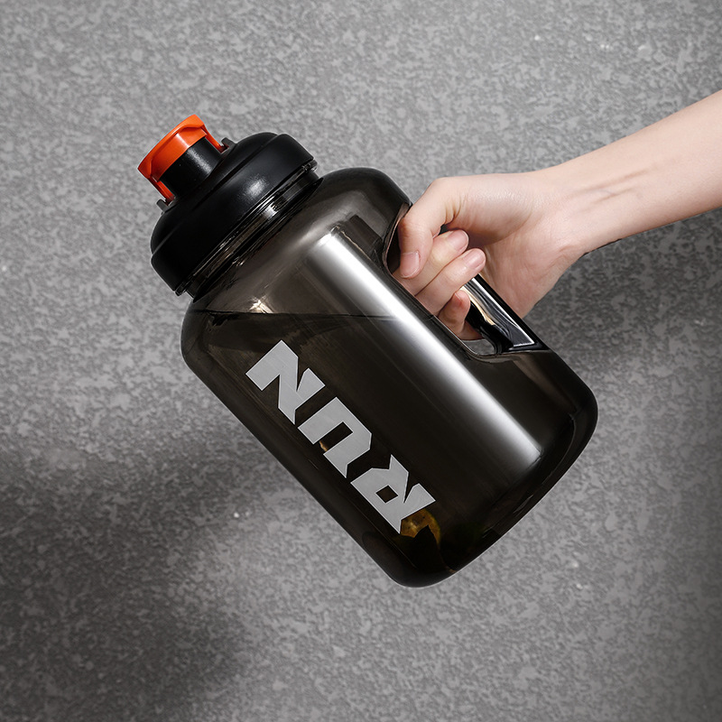 كأس فضائي بلاستيكي مع شبكة – تصميم راقٍ للرياضة واللياقة