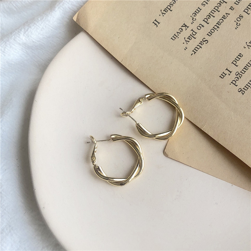 Metal Mirror Surface With Large Ear Ring