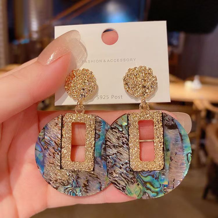 High-end Luxury Earrings With Natural Shell Texture, Retro French Style Elegant Dangle Earrings, Niche & Exquisite Design For Women