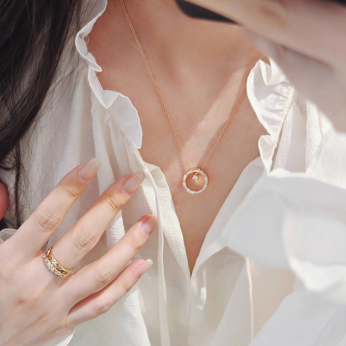 Light Luxury Elegant Quilted Grid Moon Charm Clavicle Necklace For Women, Gold Tone Metal Sparkling Daily Neck Jewelry