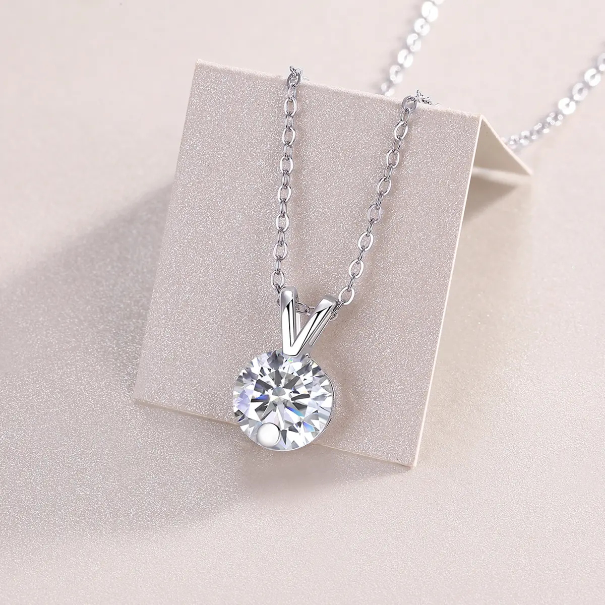 1V-shaped - A Fashionable And Luxurious Diamond Jewelry Piece Set With 2-carat Moissan Diamond S925 Sterling Silver And Platinum-plated Pendant Prohibit Tk Sale