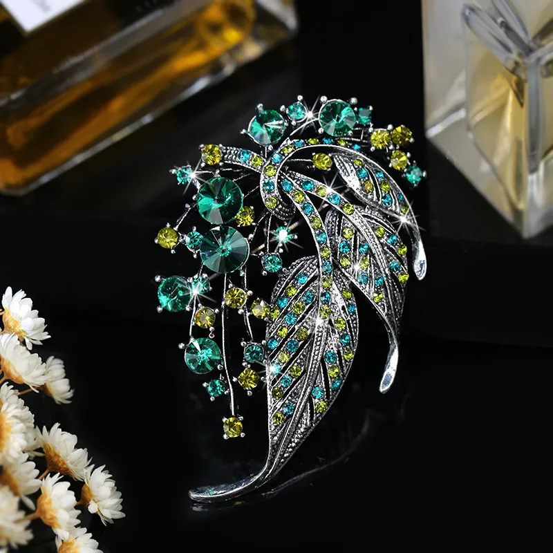 Colourful Hollow Leaf Brooch Sweater Atmospheric Accessories - Emerald Green