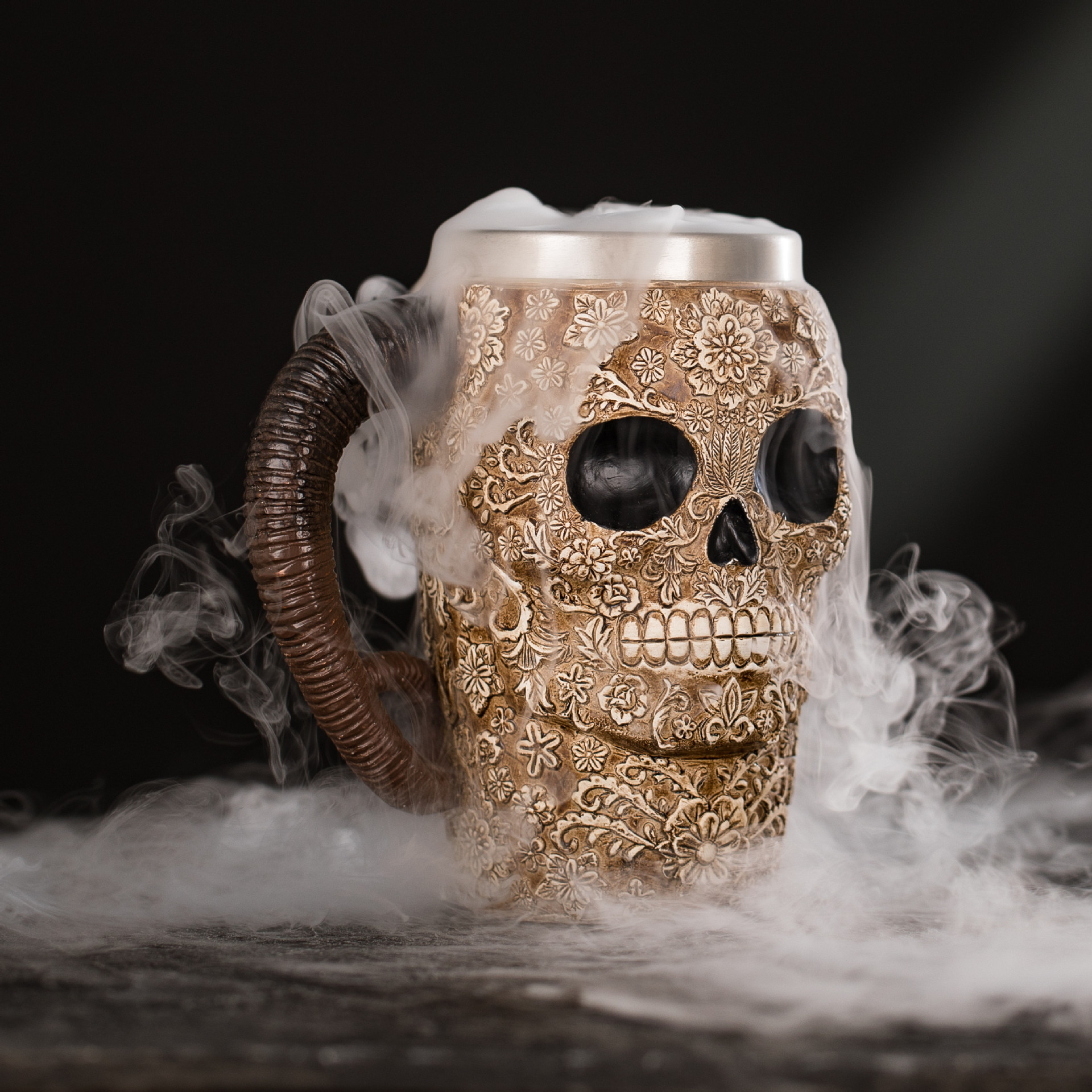 Product pattern skull claw mug home beer mug (khaki)