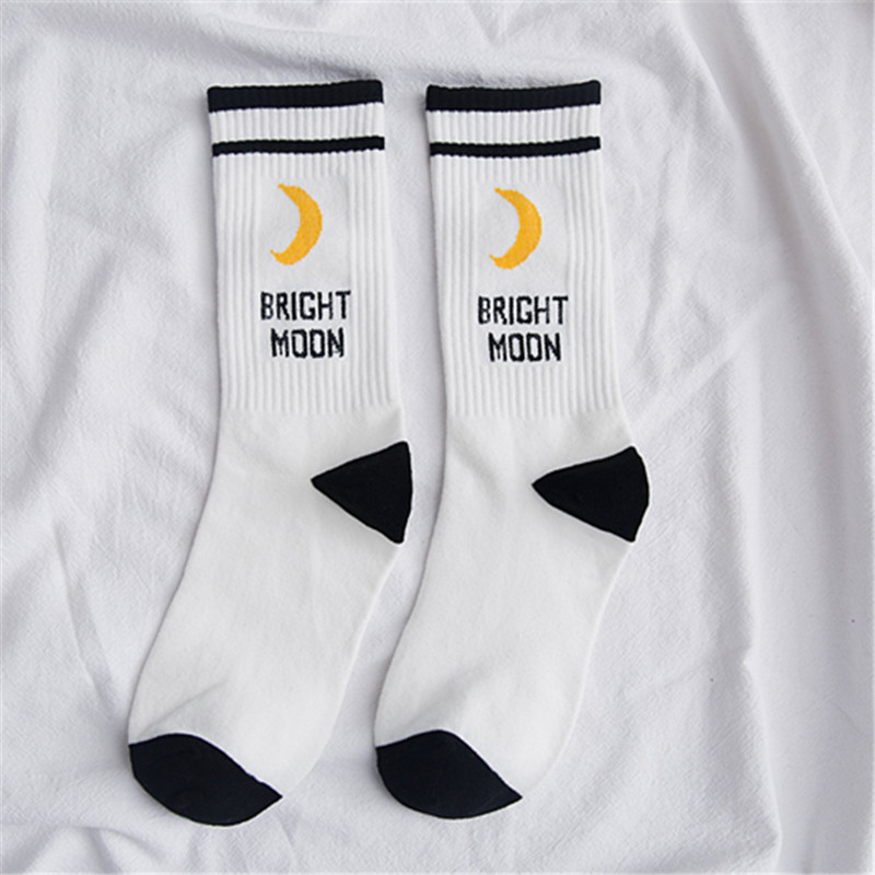 Title 3, Trendige Damen Socken mit Buchstaben und Mond P...