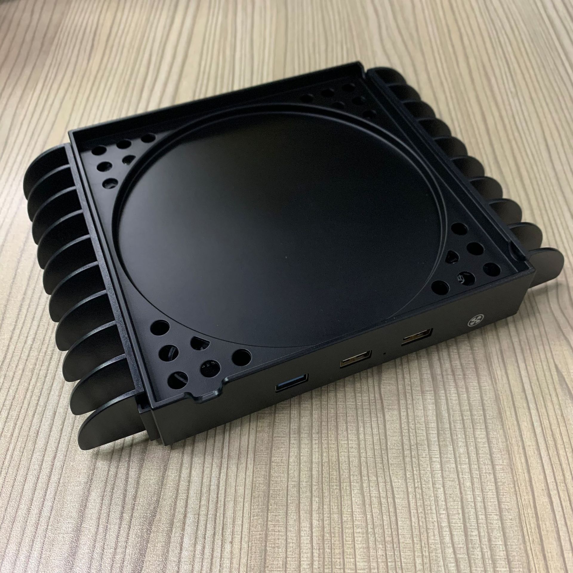 Многофункциональная охлаждающая база-концентратор плюс стойка для хранения