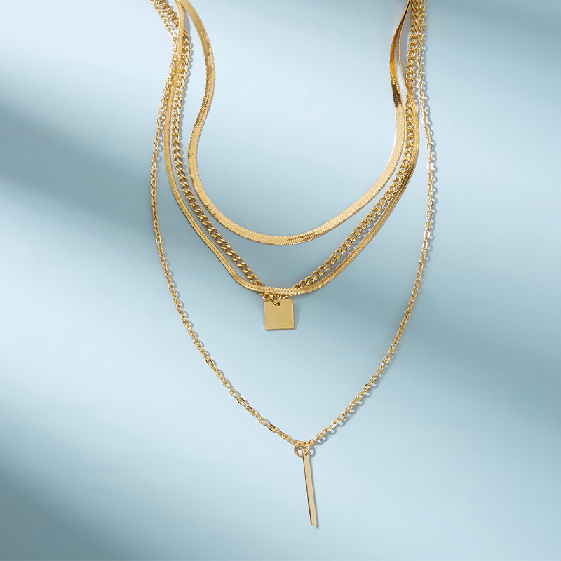 Roman Black And White Double-sided Round Necklace