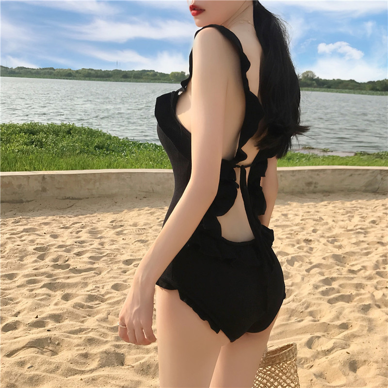 Sexy Halter With Small Breasts Gathered To Cover Belly