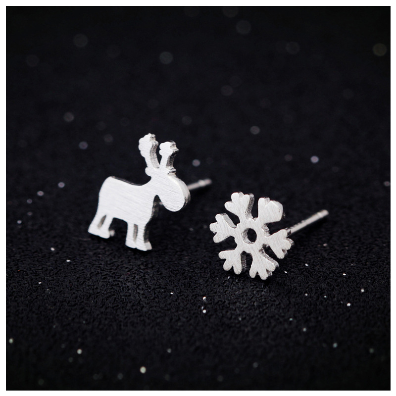 S925 Silver Asymmetric Brushed Elk Pattern Snowflake Stud Earrings
