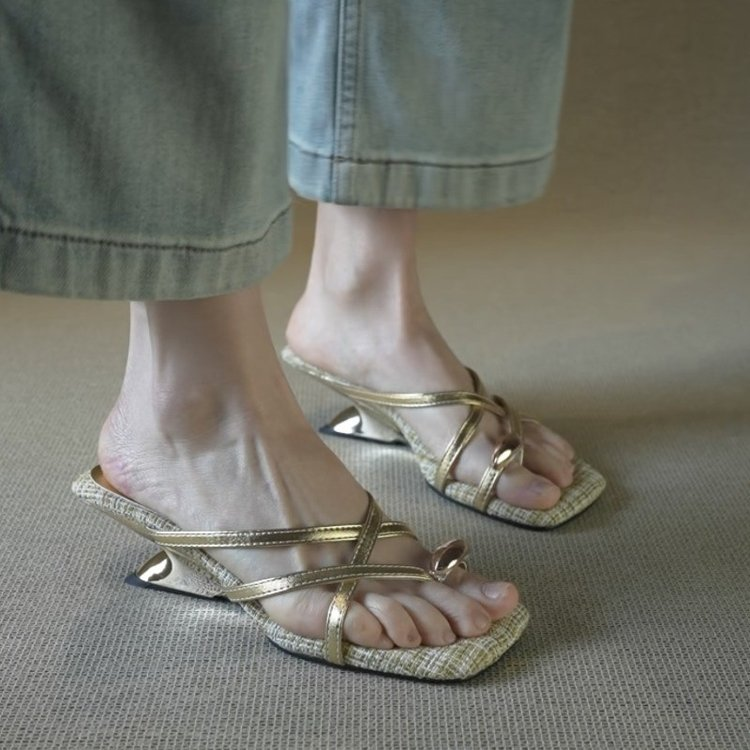 Wedge Heel Thong Sandals, picture 3 of 4