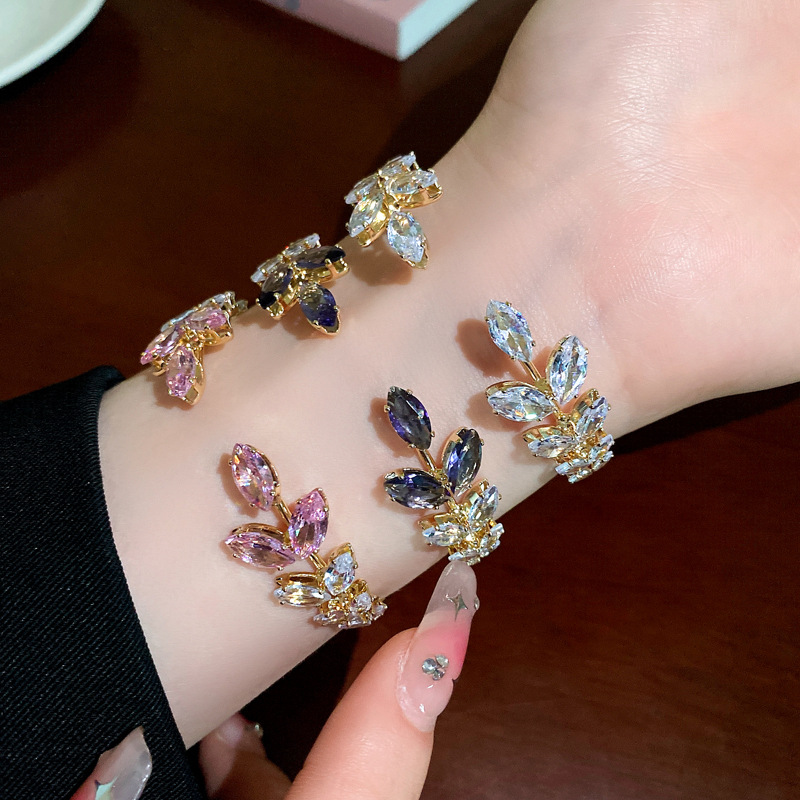 Women's Minority Fashion Design Sparkling Rhinestone Leaf Bracelet