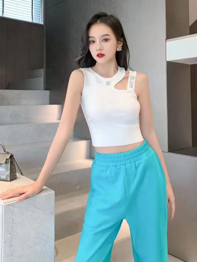 Knitted Bottoming Shirt Women Show Their Umbilicus And Irregular Shoulders White - Shop at LoveMi