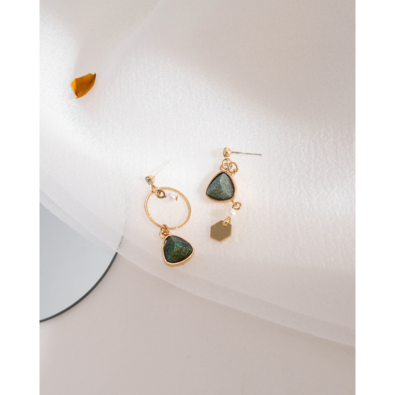 Geometric Design Simple Asymmetrical Earrings