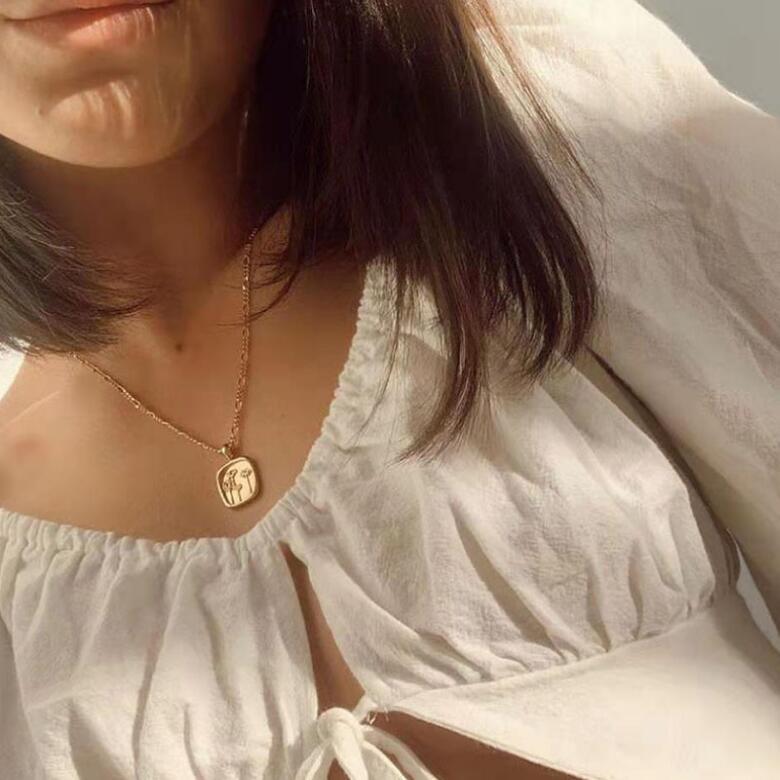 Necklace Female Clavicle Chain Melon Seed Buckle Twist Necklace Clover Flower