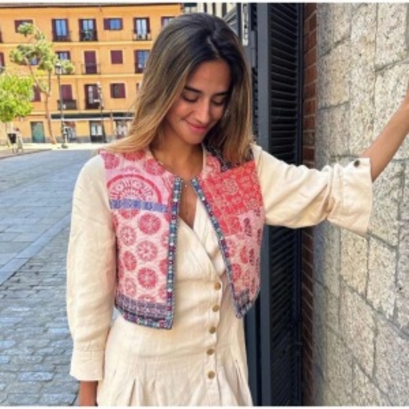 Round Neck Sleeveless Quilted Vest - Image 7