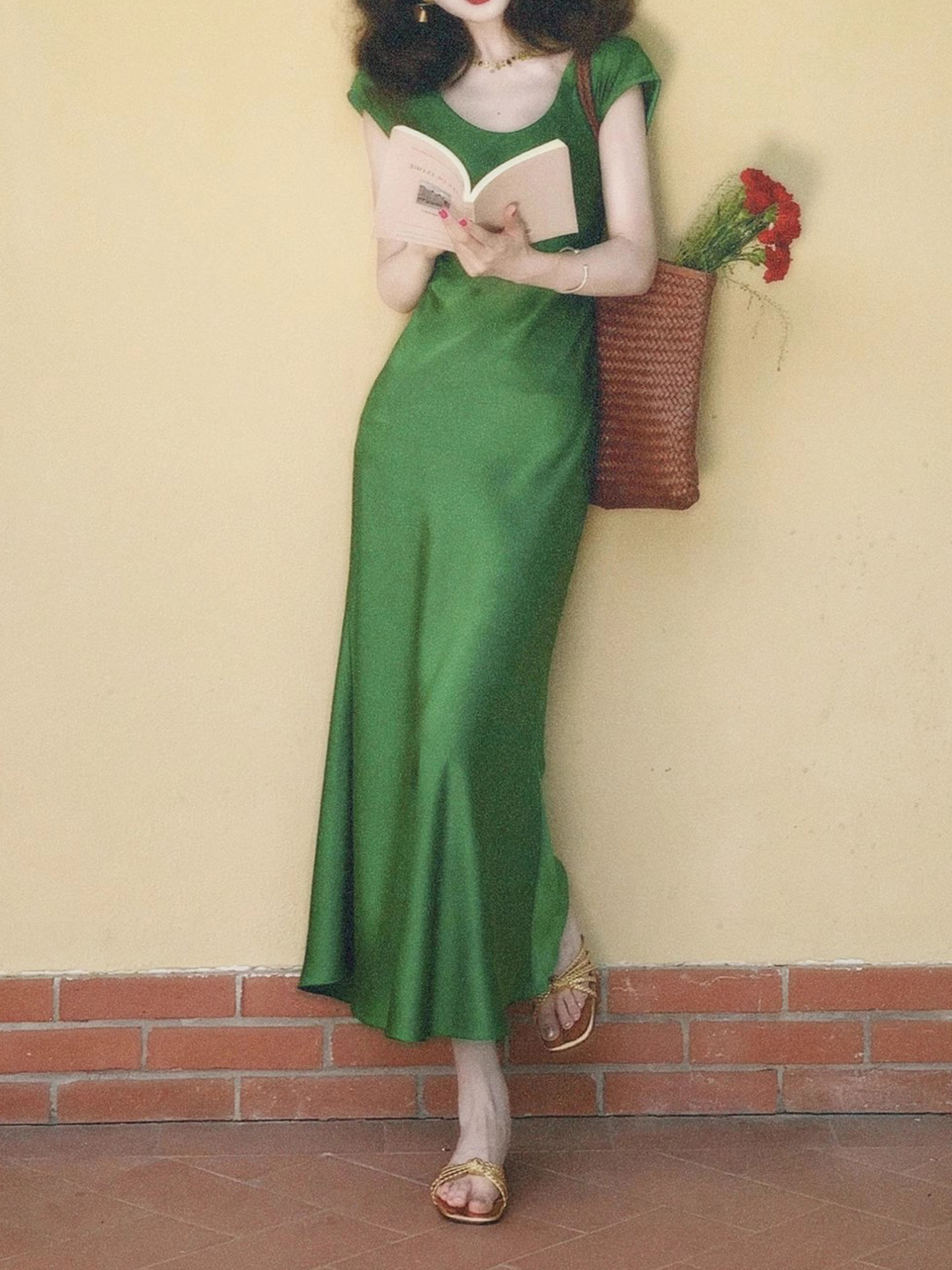 Super White U-neck Satin Dress