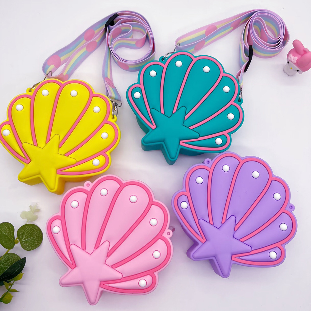 Title 5, Cartoon Cute Shell Silicone Bag