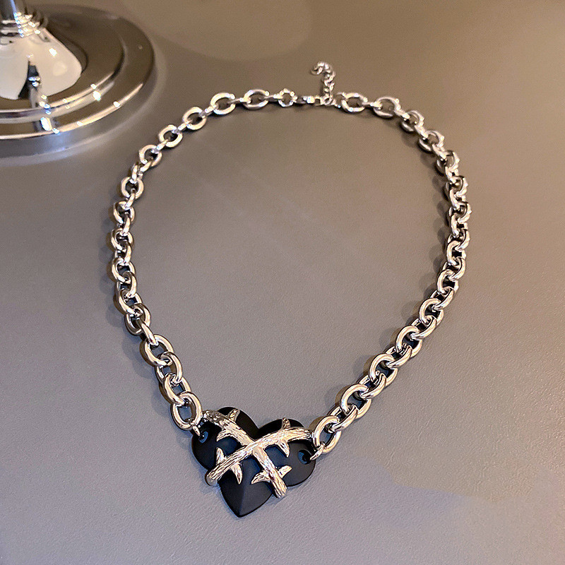 Thorns Love Necklace Metal Cold Wind Clavicle Chain
