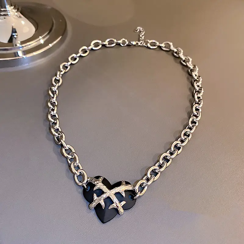 Thorns Love Necklace Metal Cold Wind Clavicle Chain