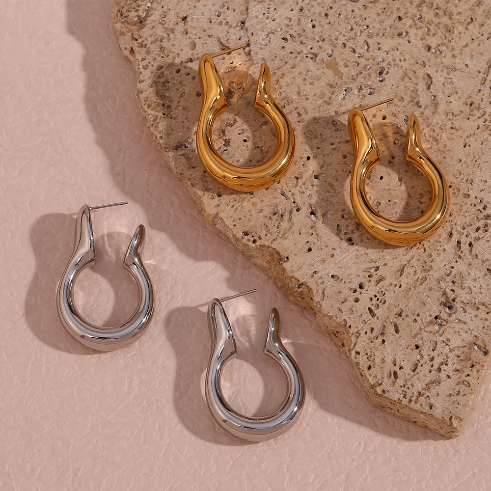 Women's Fashion Shaped Hollow Earrings