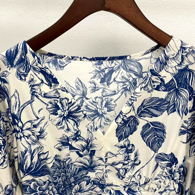 Title 12, V-neck Mid-sleeve Cotton Blue And White Porcela...