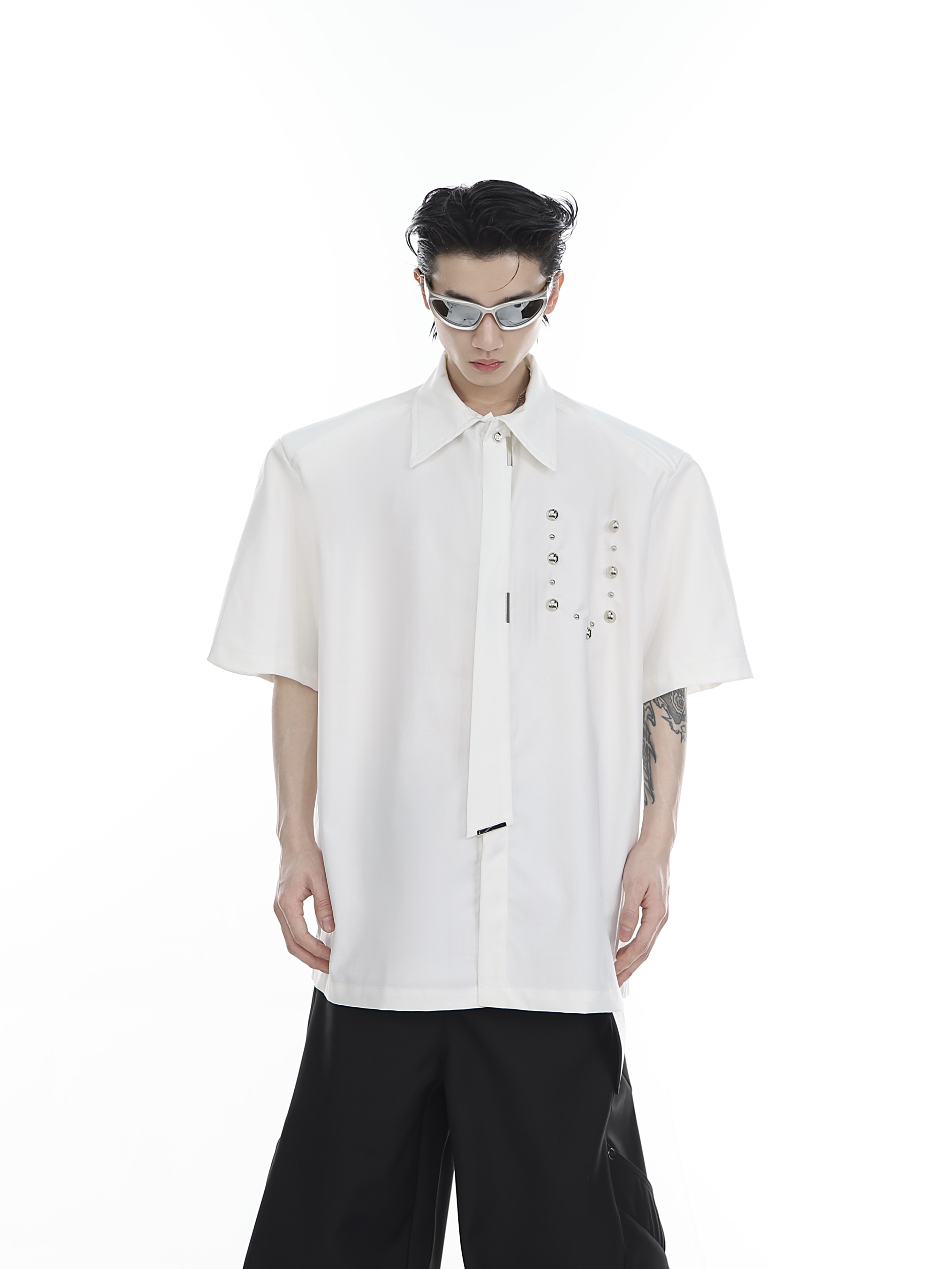 Men's Fashion Niche Metal Embellished Padded Shoulder Short Sleeve Shirt