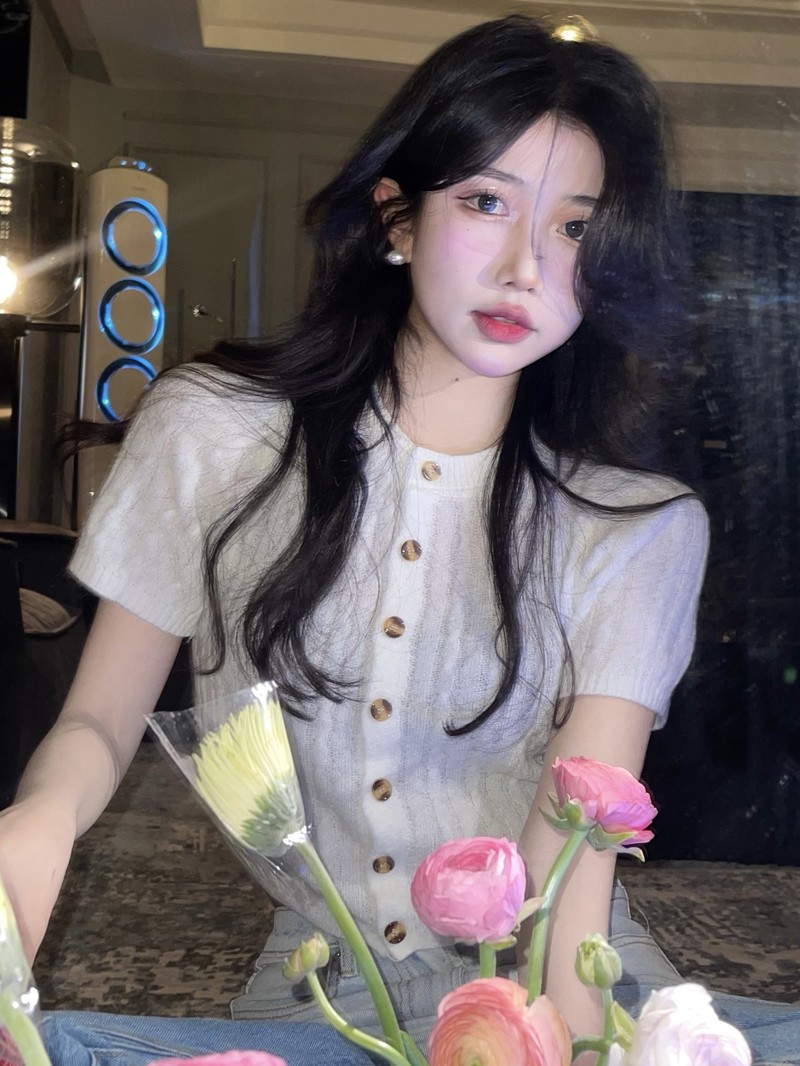 Women's Slim Fit Short Sleeve Cropped Top