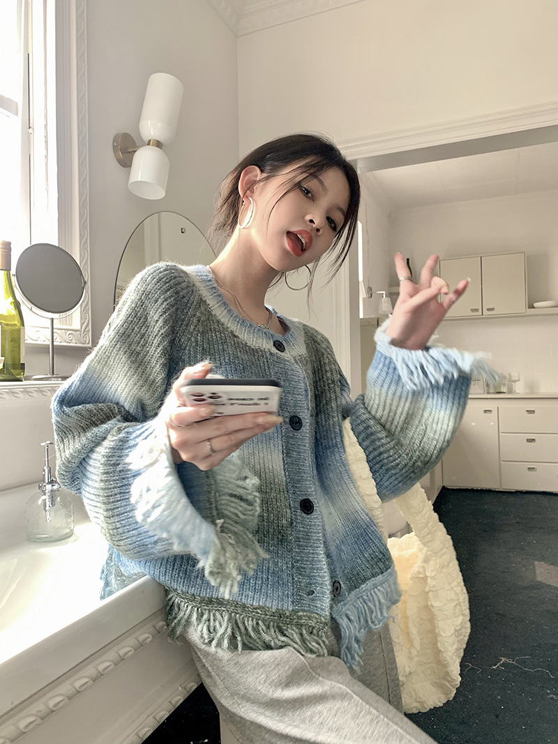 Women's Knitting Coat With Design Feeling