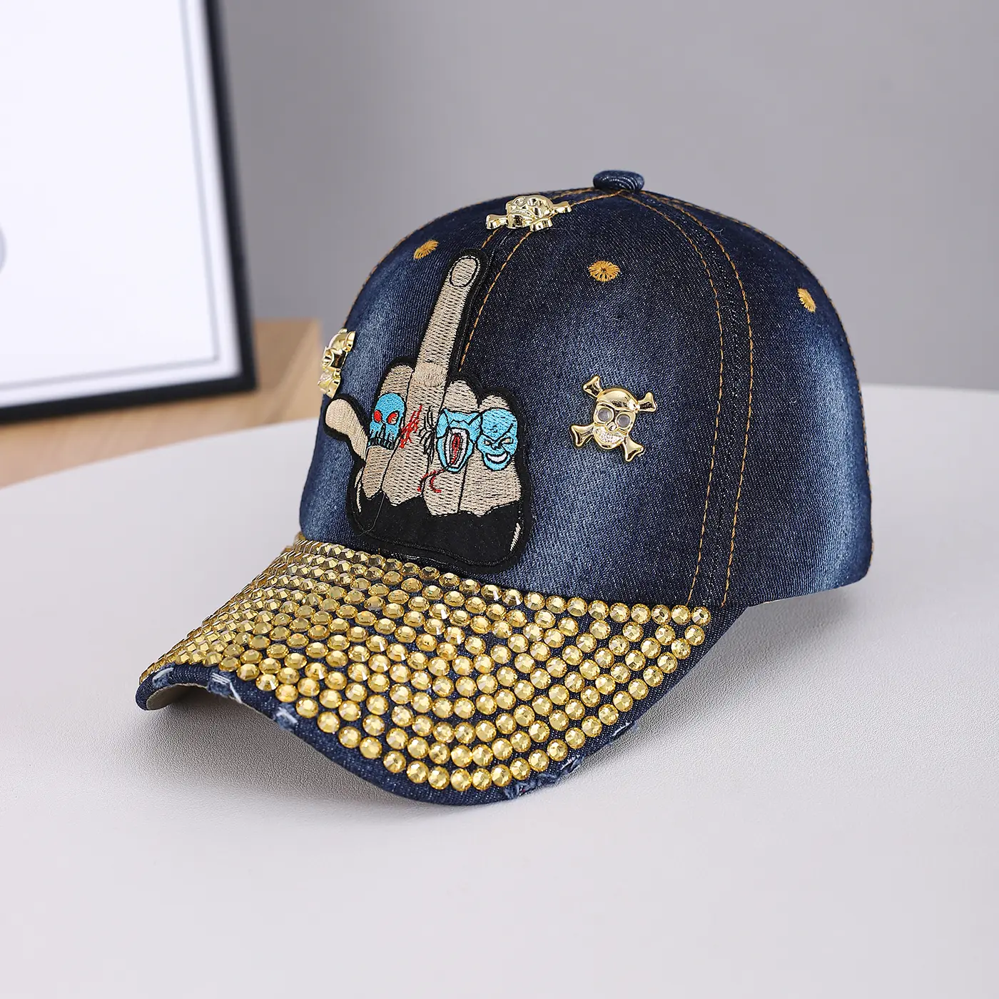 Men's And Women's Matching Metal Skull Embroidered Cap With Diamond-Studded Brim - A Unique Dark Style Flat Brim Hat Suitable For Streetwear And Casual Party At