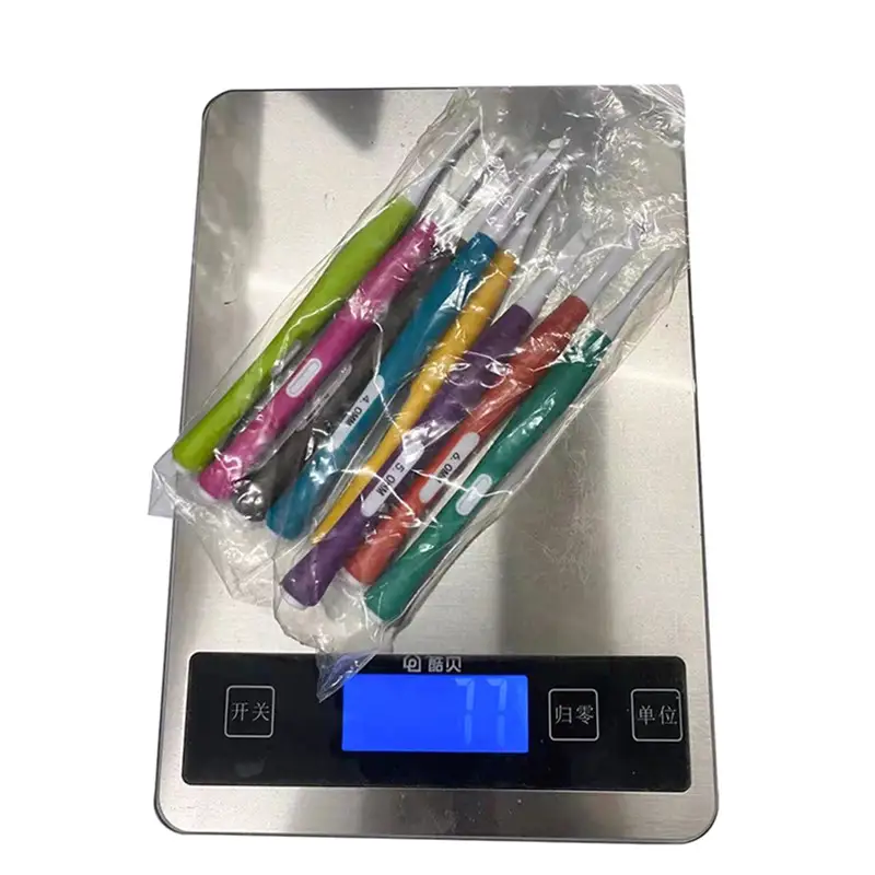 Soft Handle Plastic Crochet Hook Light 8 Crochet Hook Set