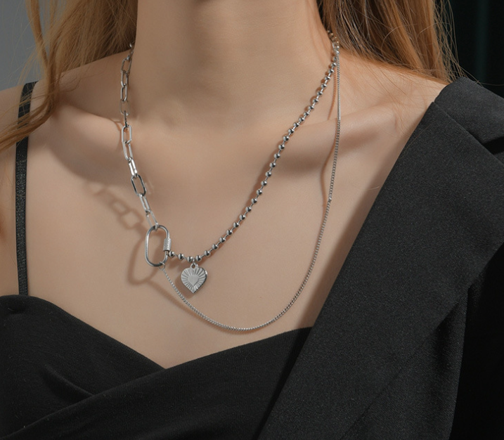 Net Red Wind Popular Pattern Love Pendant Clavicle Chain