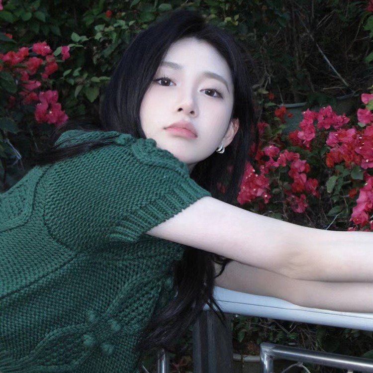 Women's Retro Fried Dough Twists Short Sleeved Sweater