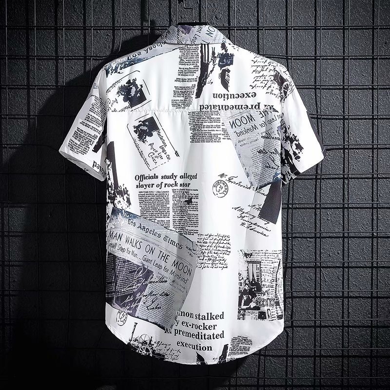 Title 1, Camisa con estampado de periódico y graffiti in...